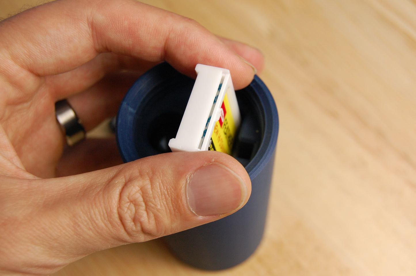 Hand dropping feather razors in capsule suborbital razor travel case