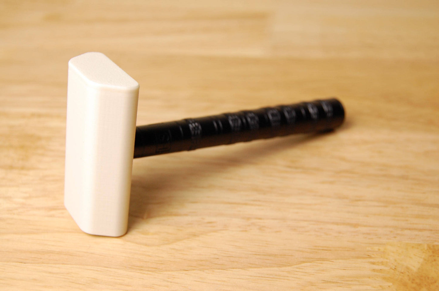 White Henson Razor Travel Cover, Perfect razor travel accessory.
