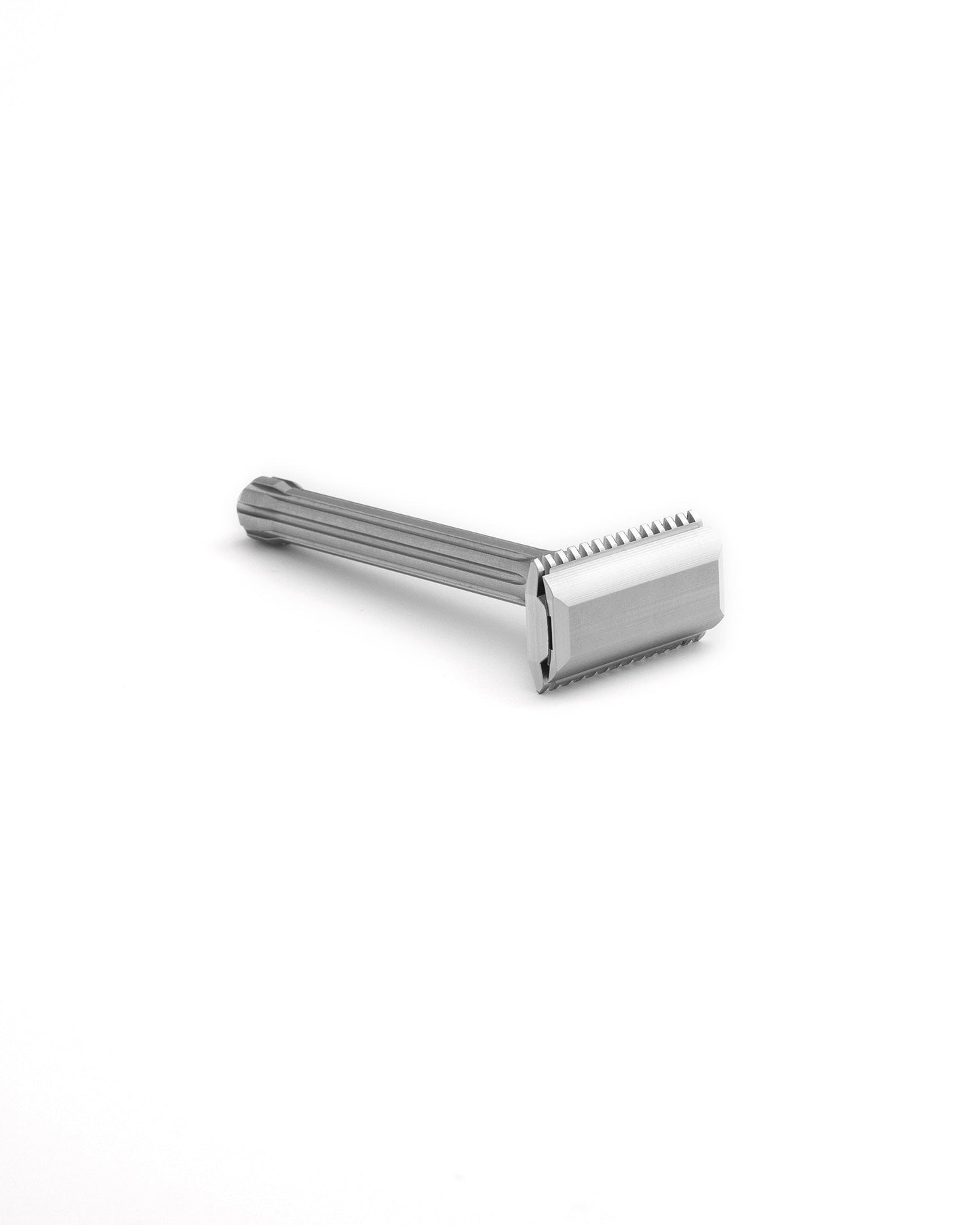 Blackbird stainless steel double-edge safety razor with ribbed handle and open-comb head, brushed silver finish