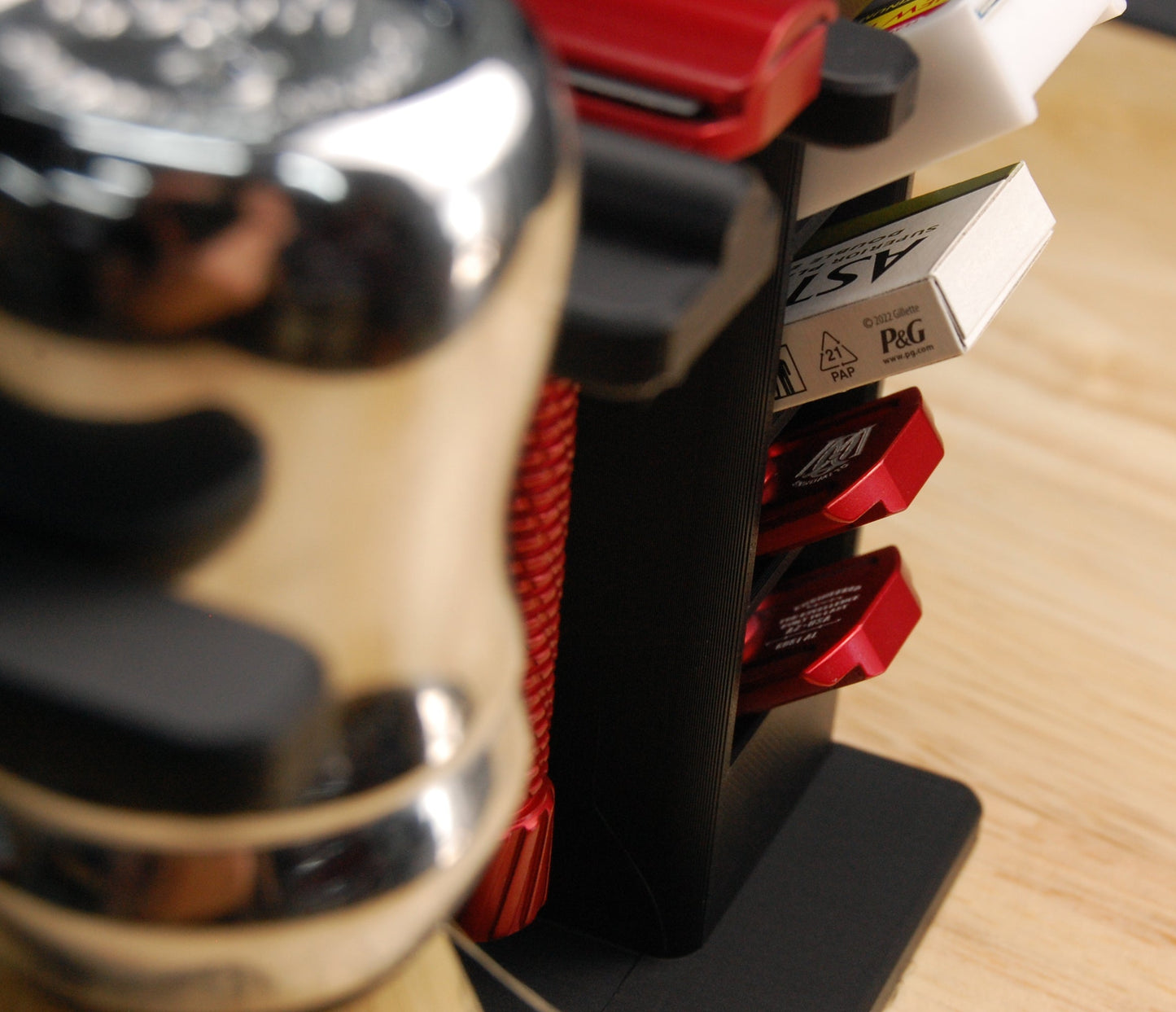 Oliworks razor in shaving organizer, closeup side view