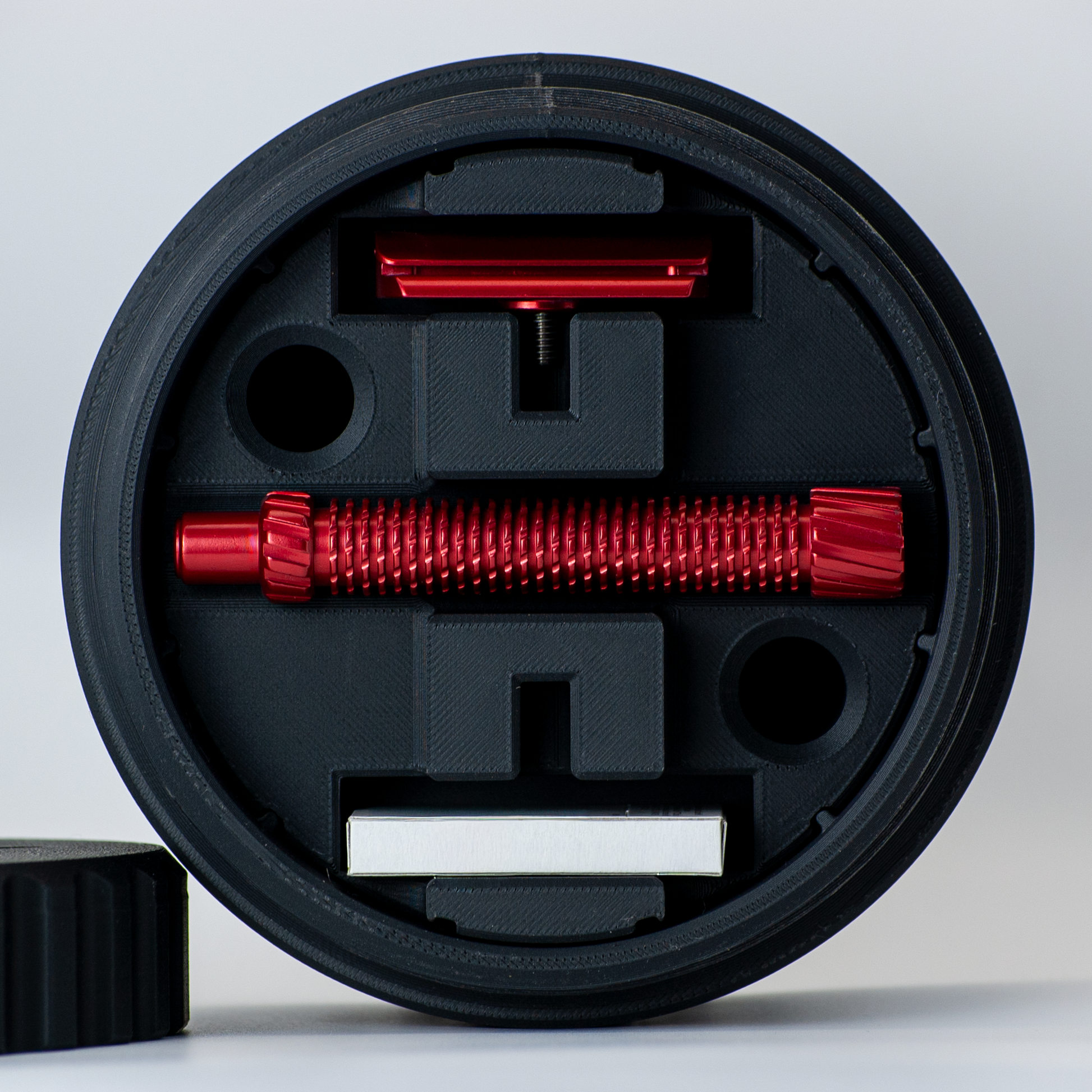 UFO shaving system in black with red Oliwokrs razor.